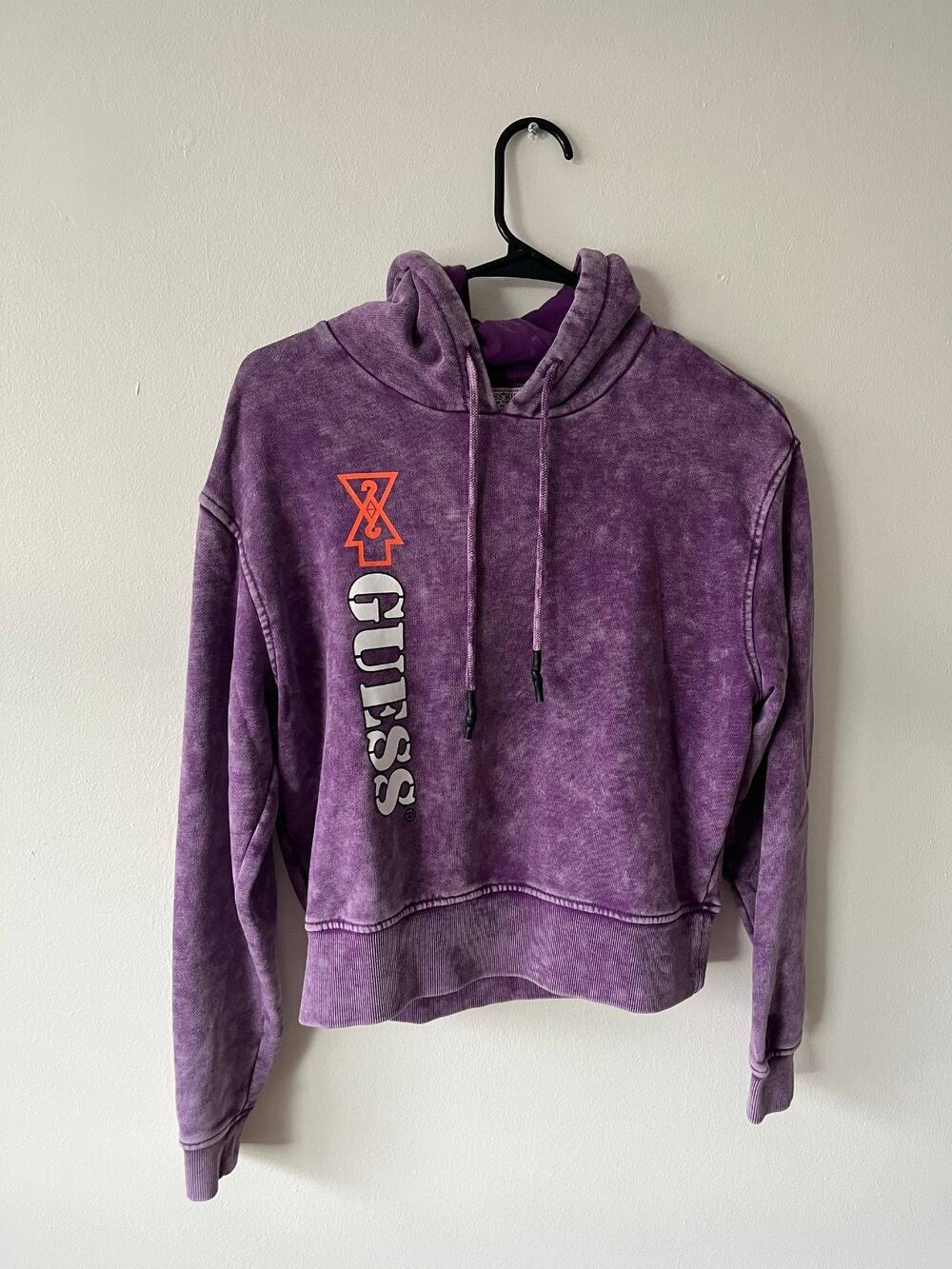 GUESS x 88rising Womens Cropped Tie Dye Purple Hoodie Sweatshirt y2k Washed